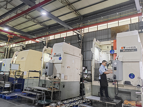 Vertical machining center